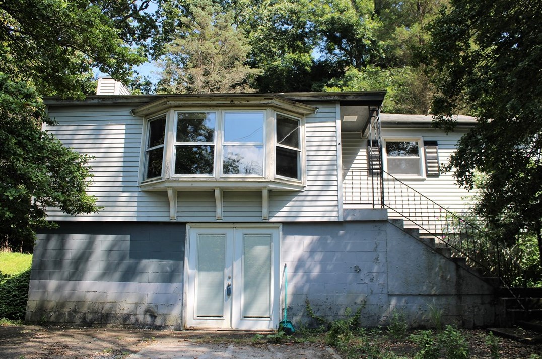 136 Ashe Dr, Kittanning, PA 16201-8774