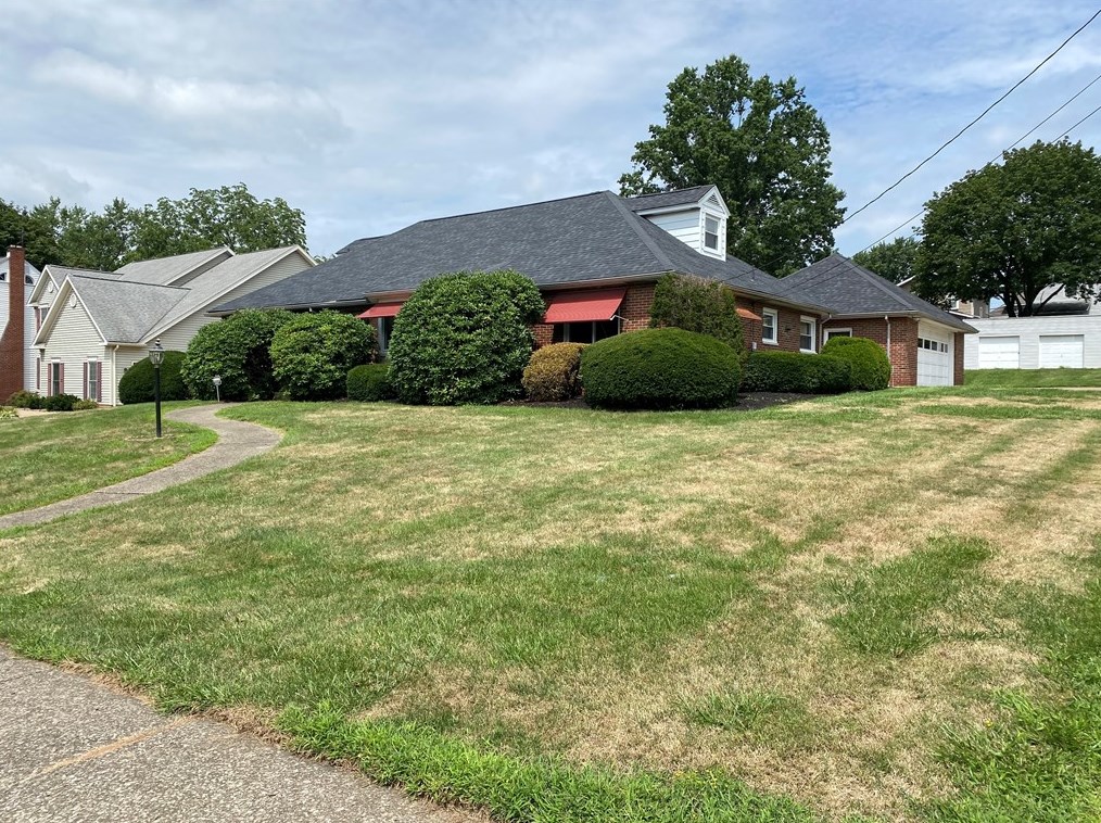 225 E Clen Moore Blvd, New Castle, PA 16105