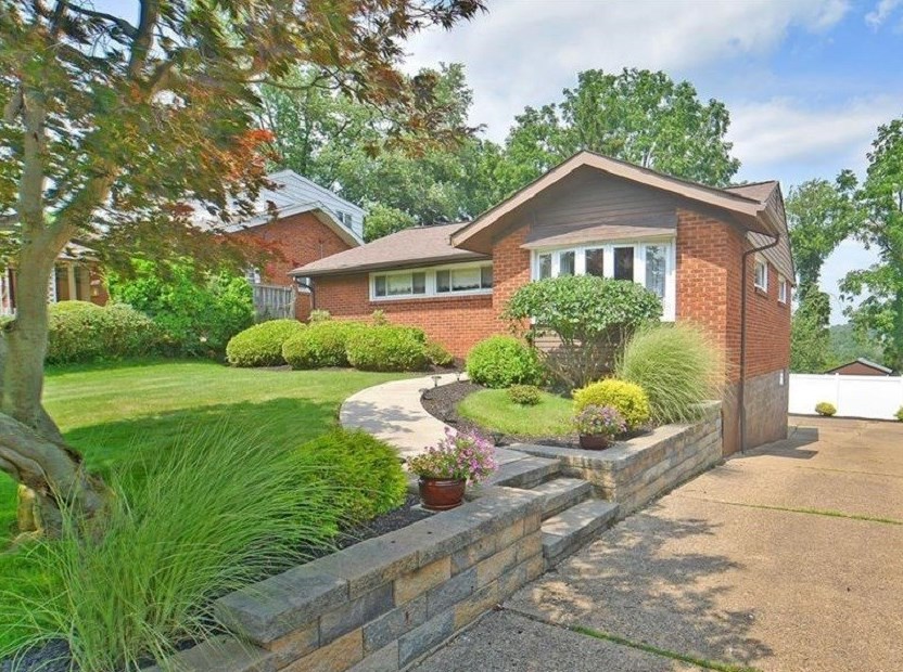 105 Hart Dr, Pittsburgh, PA 15235