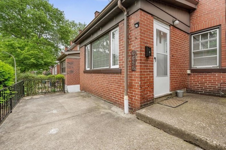 6656 Northumberland St, Pittsburgh, PA 15217