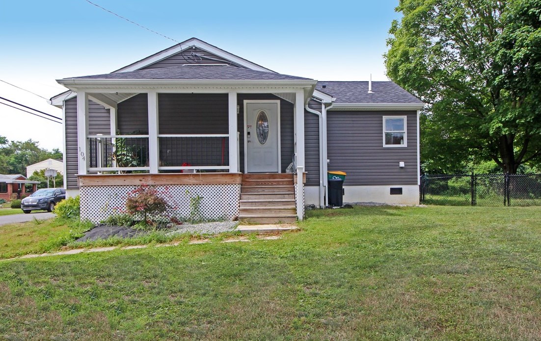 104 Melrose Ct, Bridgeville, PA 15017-1402