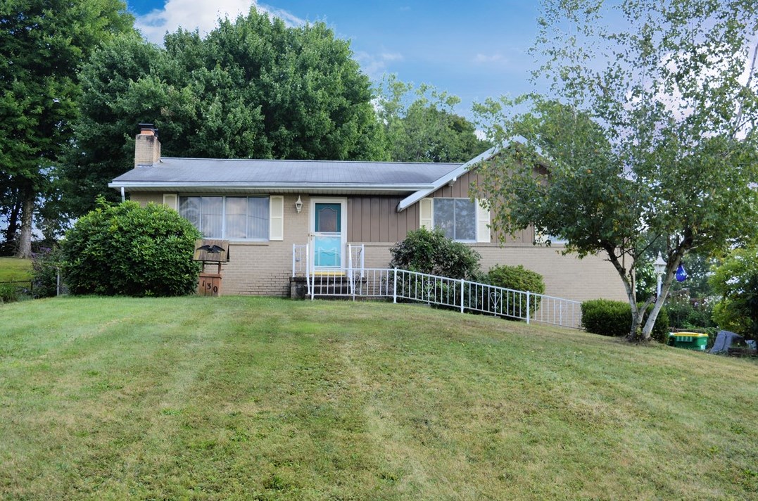 130 Hampton Ct, Butler, PA 16002-3806