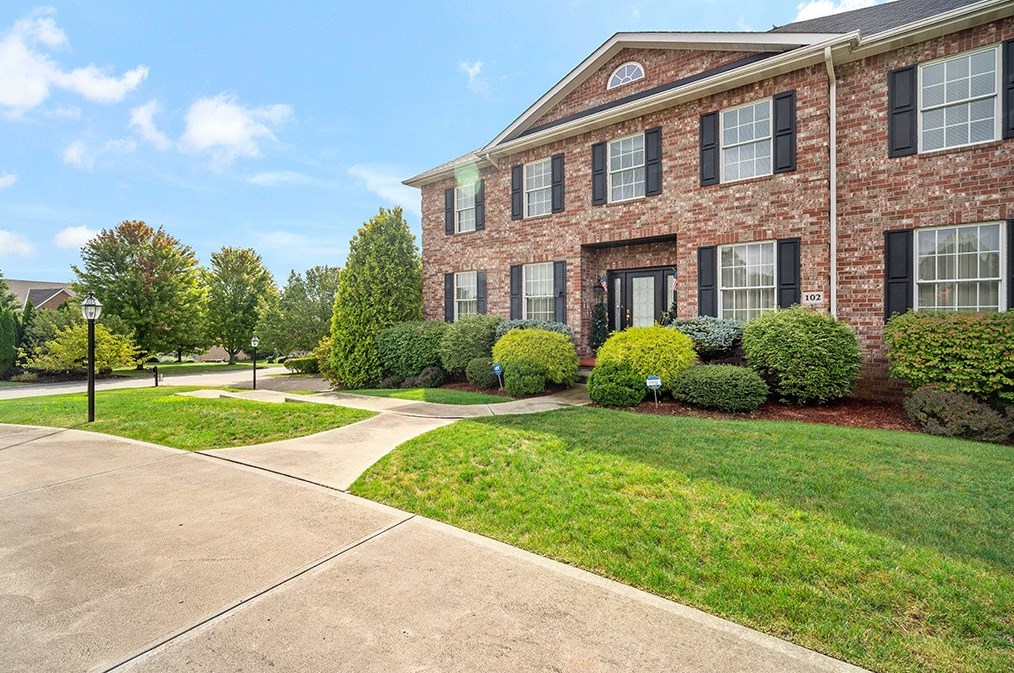 102 Golden Eagle Dr, Venetia, PA 15367-1457