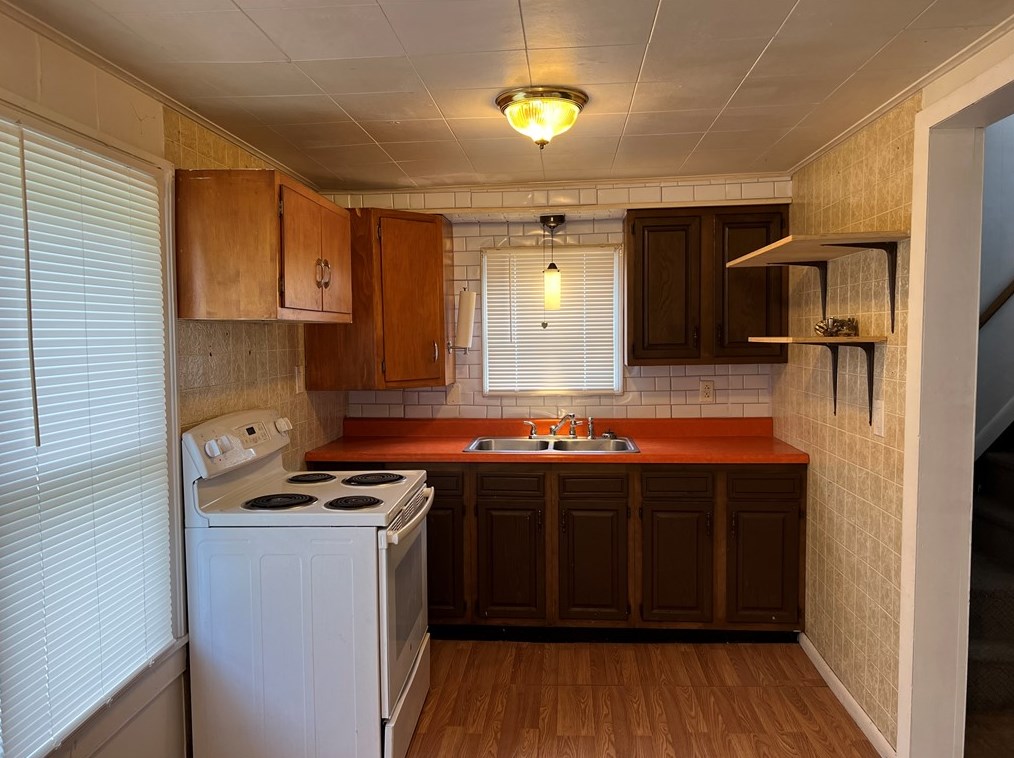 47 1st St, Hermitage, PA 16150