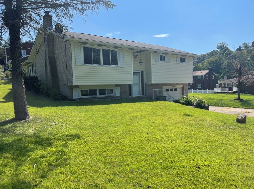 1047 Wainwright Dr, North Huntingdon, PA 15642-2955