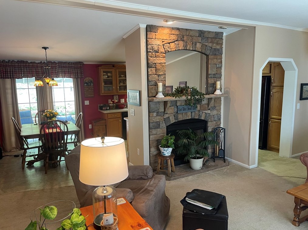 627 Primrose Ln, Mount Pleasant, PA 15666-3697