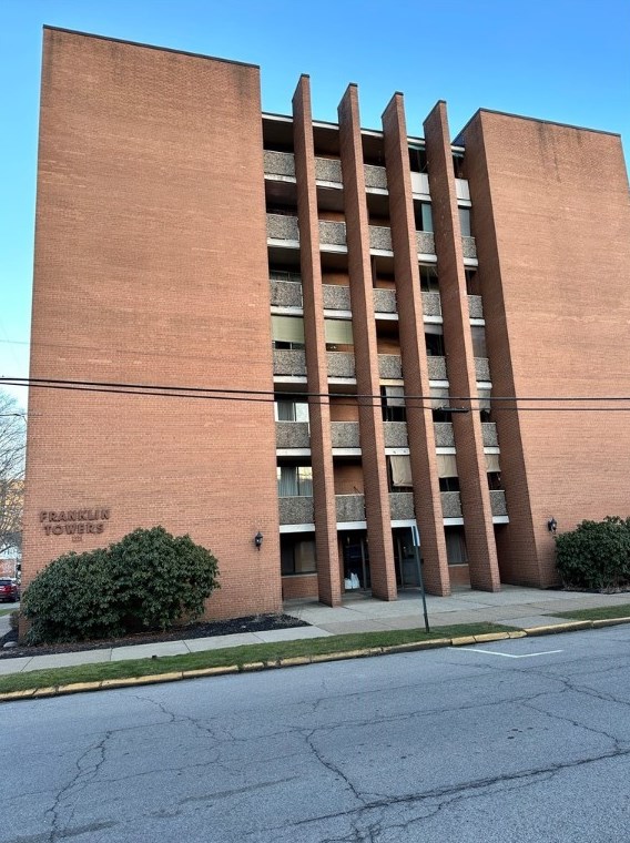 1326 6th Ave #401, Beaver Falls, PA 15010