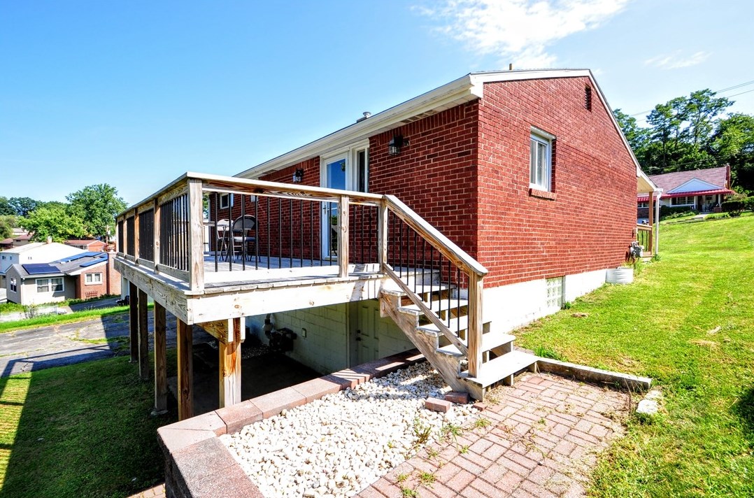 418 College Park Dr, Monroeville, PA 15146-1536