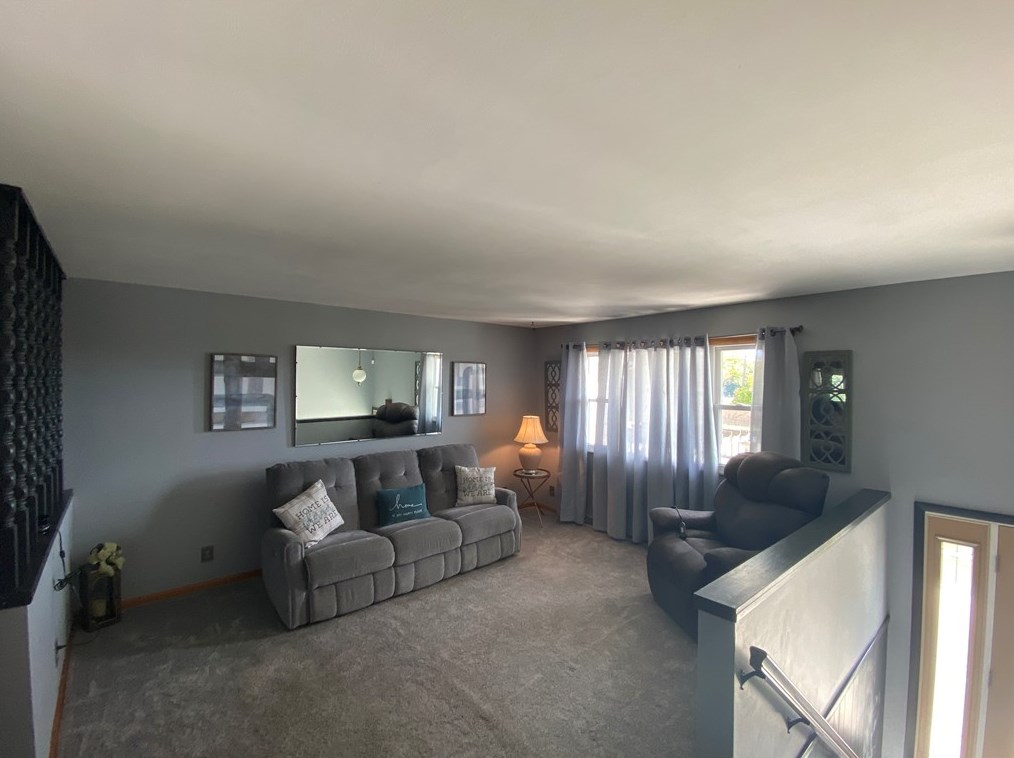 1009 Dutch Ridge Rd, Ellwood City, PA 16117-6907
