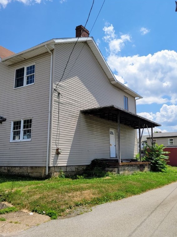 118 E Smithfield St, Mount Pleasant, PA 15666