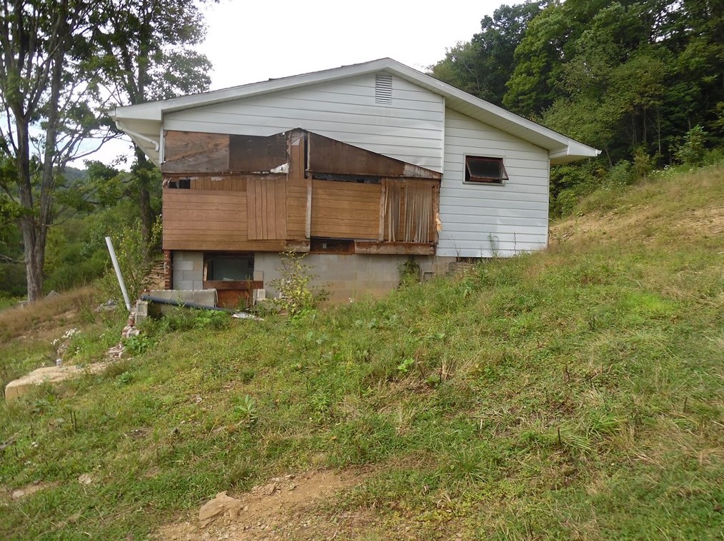 440 Donegal Lake Road, Stahlstown, PA 15687