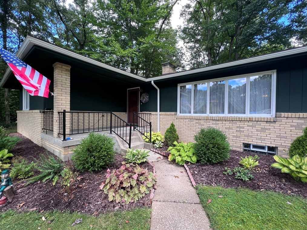 109 Dogwood Dr, Beaver Falls, PA 15010