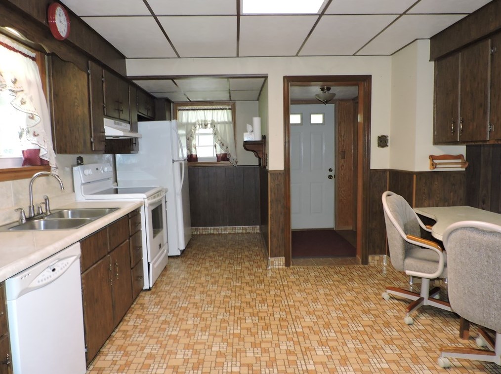 6 Park St, Republic, PA 15475