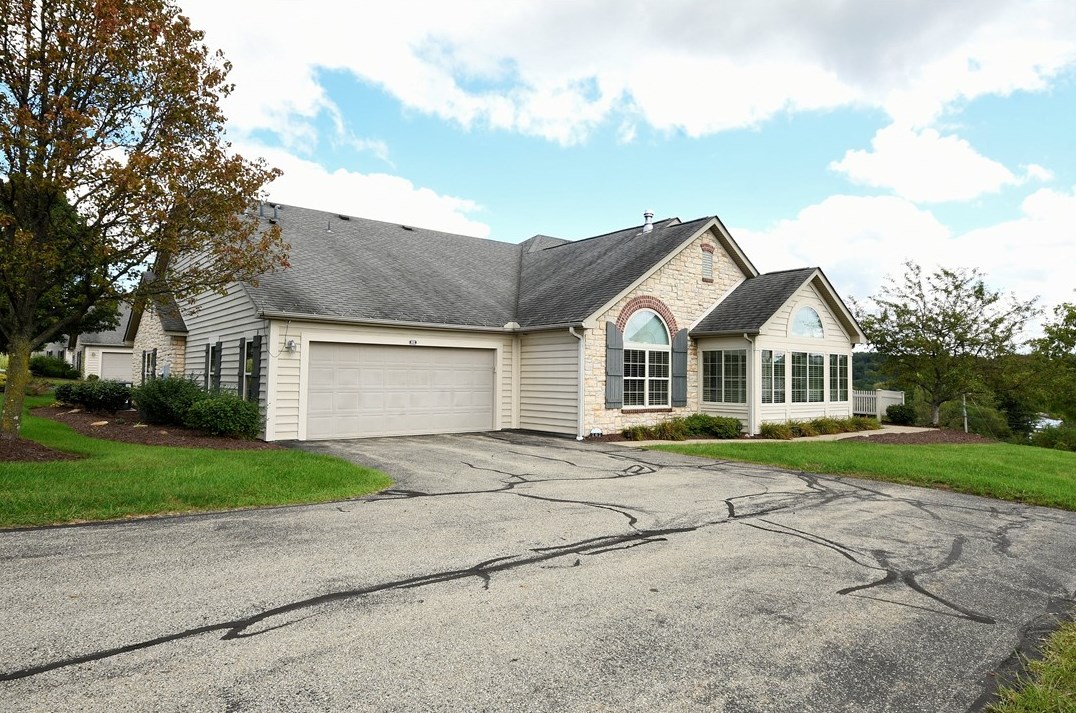 202 Glen Arden Cir, Washington, PA 15301-6177