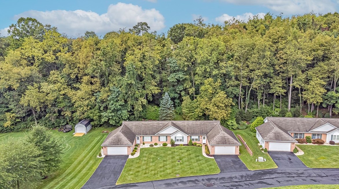 105 Dana Dr, Greensburg, PA 15601-4597