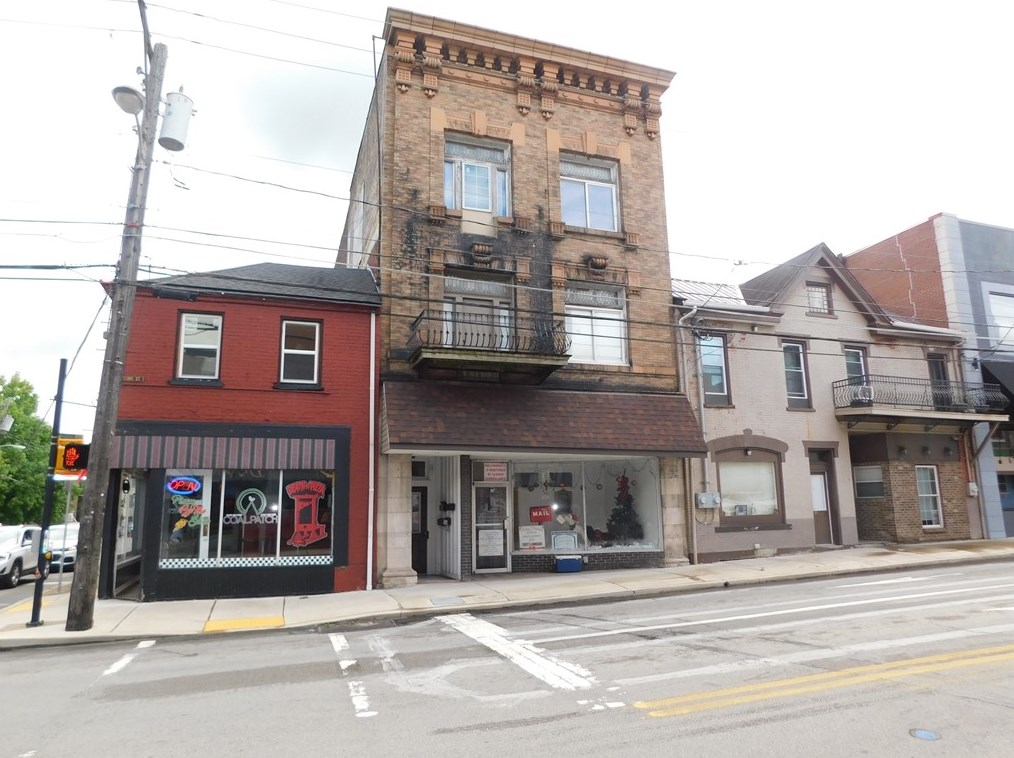 25 Morgantown St, Oliphant Furnace, PA 15401-3350