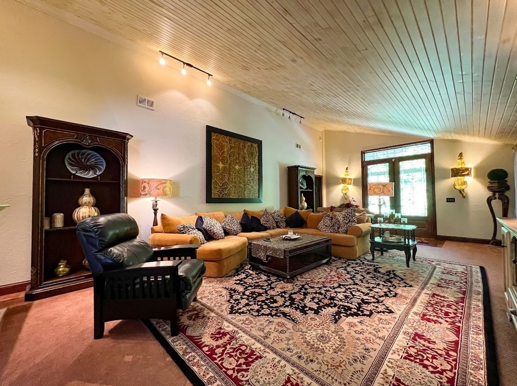 131 Oakwood, Boyers, PA 16020