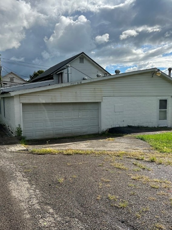 919 E Main St, Rural Valley, PA 16249