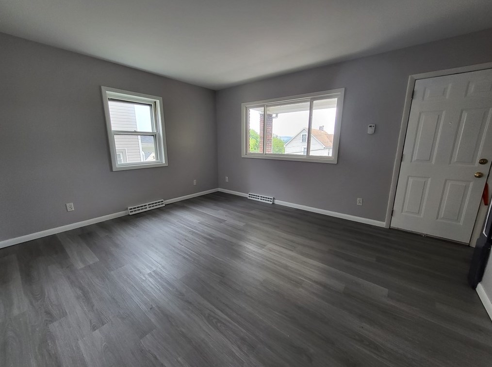 714 6th St, Ellwood City, PA 16117-2223