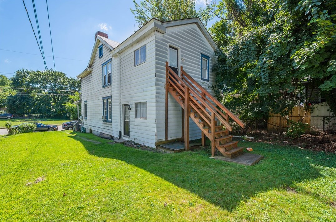 147 W 15th Ave, Whitaker, PA 15120