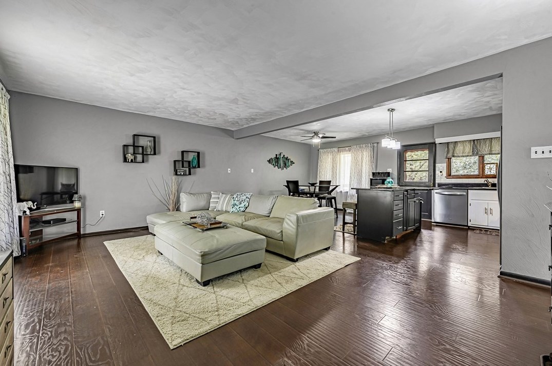 376 White School Rd, Greensburg, PA 15601-8540