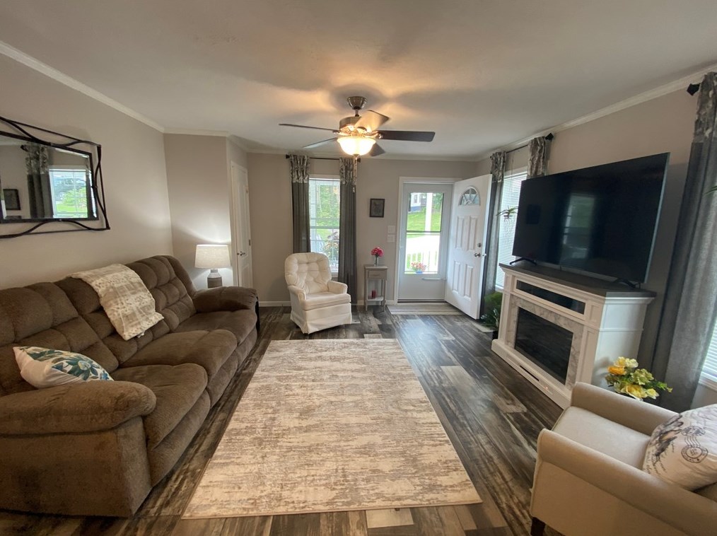 412 Hammersmith Dr, Indiana PA  15701-9741 exterior