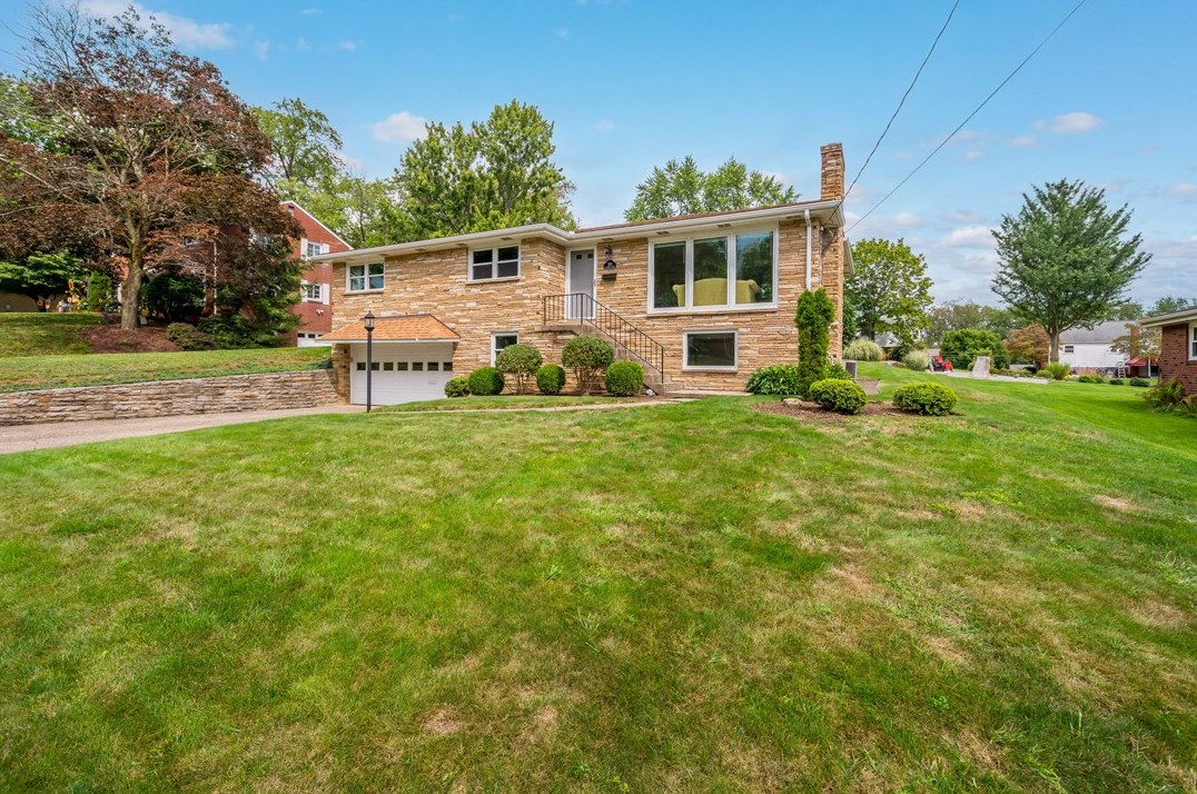 529 Florence Dr, Bethel Park, PA 15102-1413