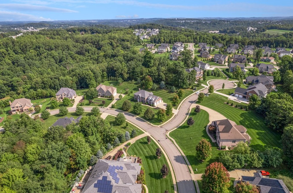 320 Macintosh Dr, Seven Fields, PA 16046-4067