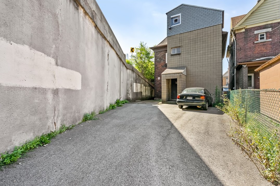 615 Sunnyside Ave, East Pgh PA  15112-1138 exterior