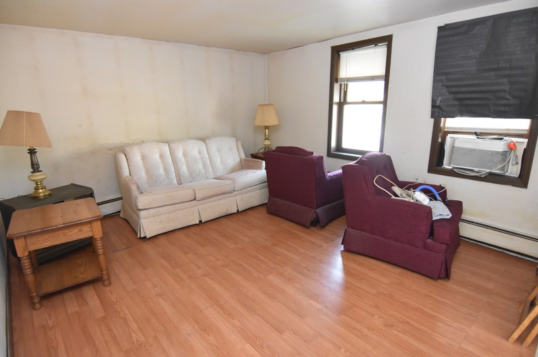 558 W 7th Ave, Whitaker, PA 15120