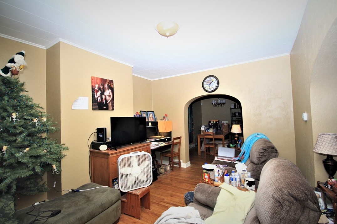 1019 8th Ave, Brackenridge, PA 15014-1142