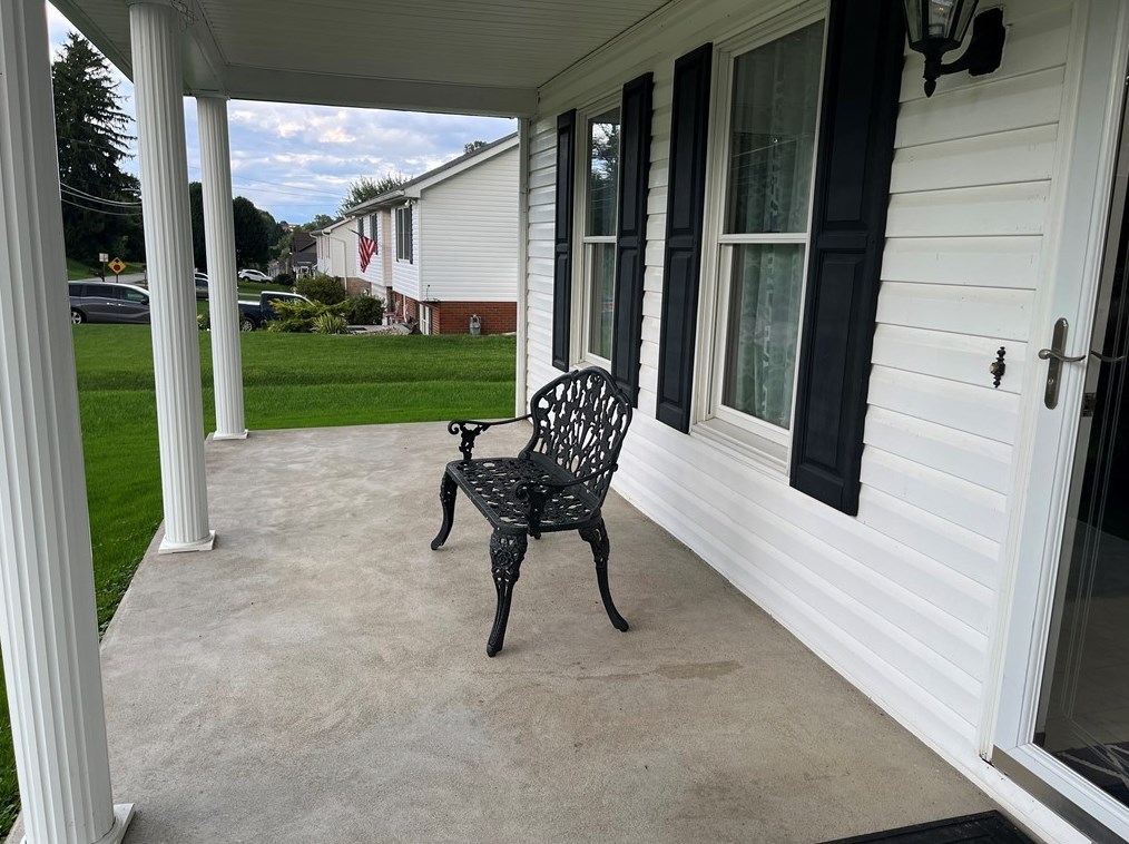 206 Hague Ln, Oliphant Furnace, PA 15401