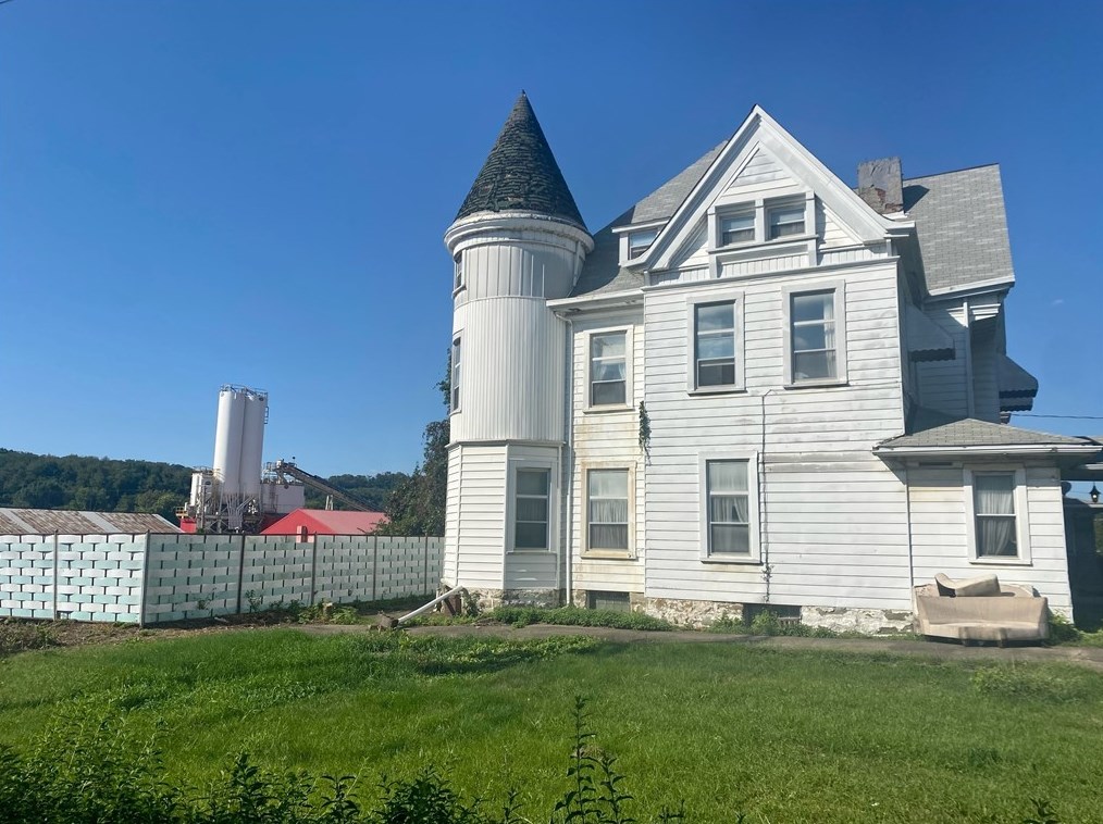 201 N Monongahela Ave, Glassport, PA 15045