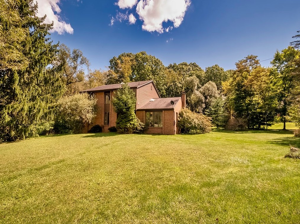107 Spring Hollow Dr, Apollo, PA 15613