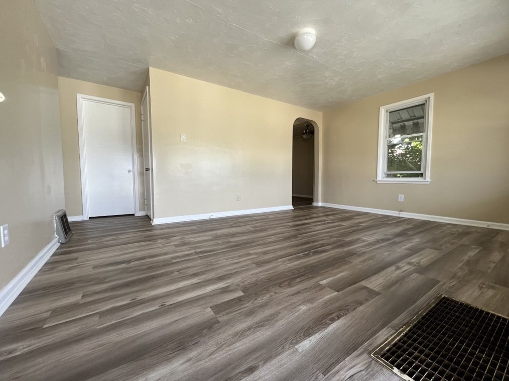 10 Wayne St, Oliphant Furnace, PA 15401-3035
