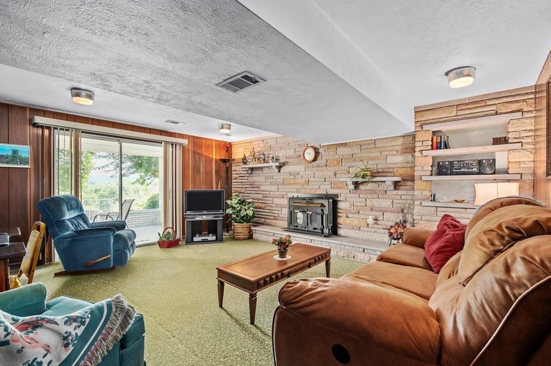 107 Un Ave, North Versailles PA 15137-1847 exterior