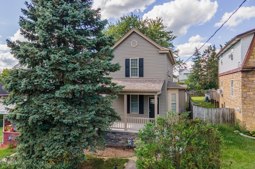 425 Burton Ave, Washington, PA 15301-3303