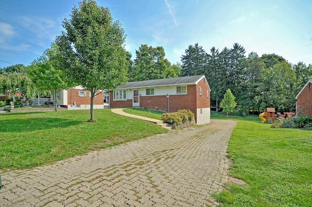 162 Rosemont Dr, Moon Twp, PA 15108