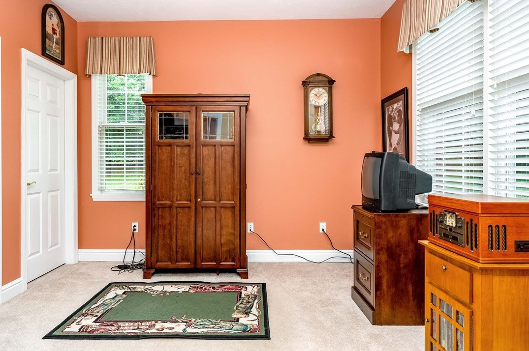 903 Independence Ct, Valencia, PA 16059-1541