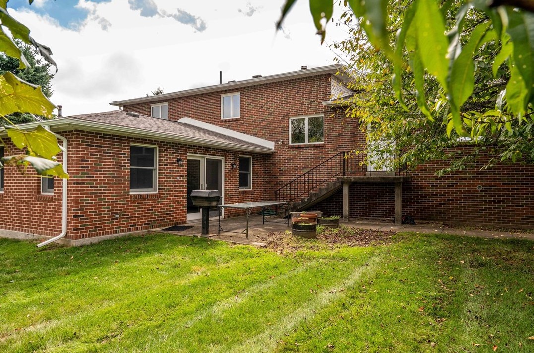 139 Red Maple Ln, Glenshaw, PA 15116