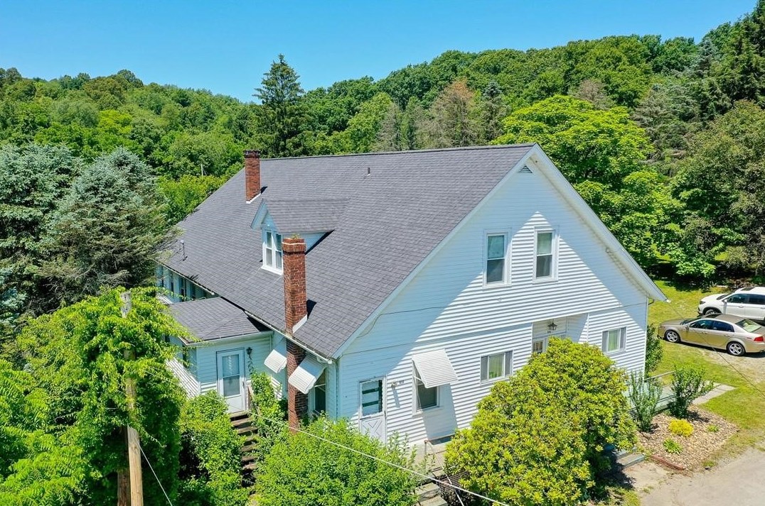 217 County Rd, Slickville, PA 15684