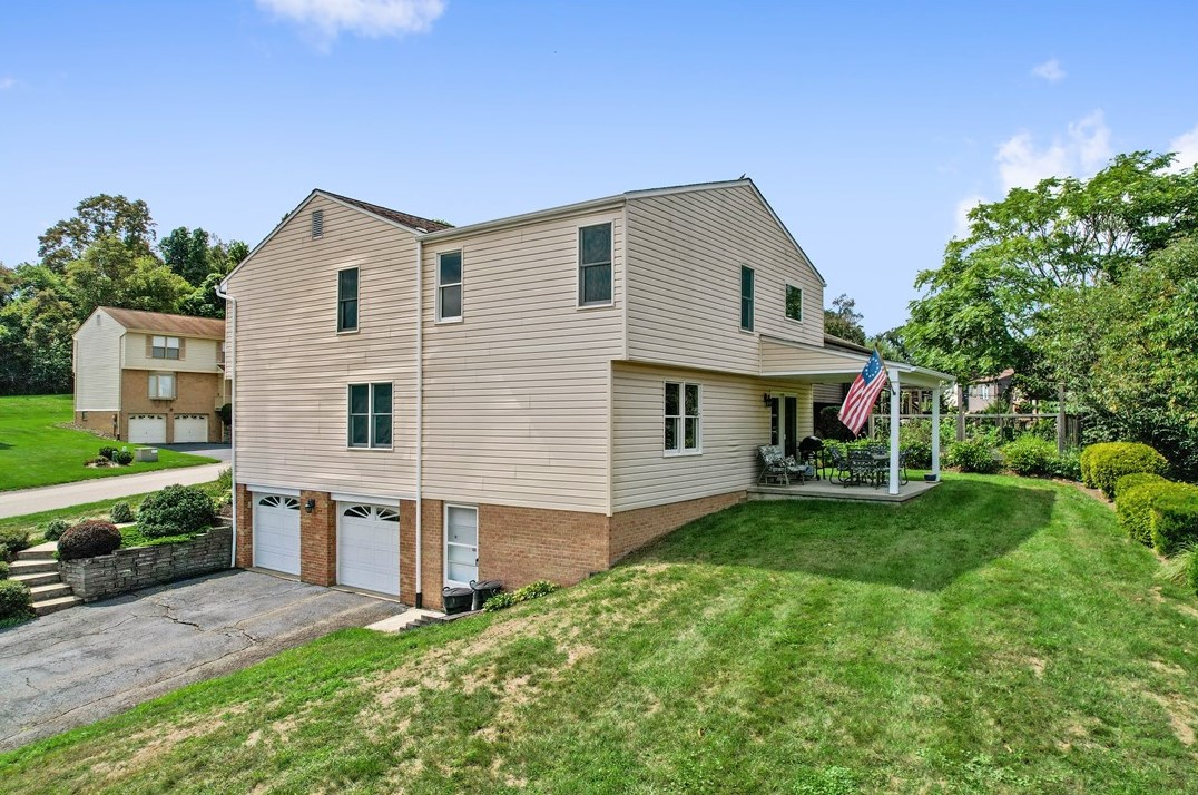 4060 Hill St, Library, PA 15129