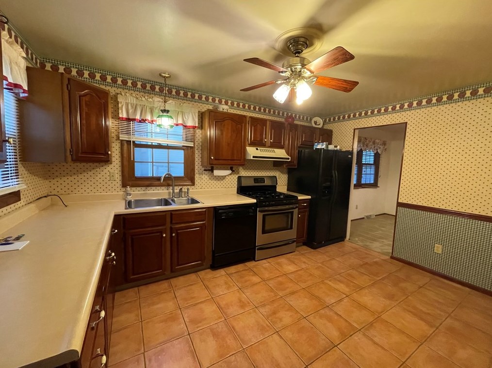 227 Walnut St, Indiana, PA 15701-2150
