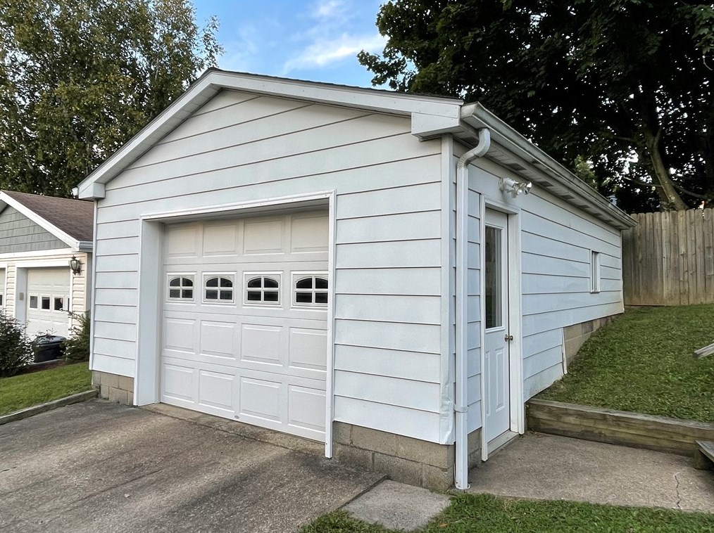 227 Walnut St, Indiana PA  15701-2150 exterior