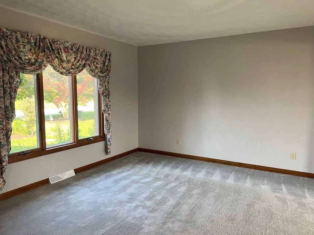 573 Agnes St, Greensburg, PA 15601-4990