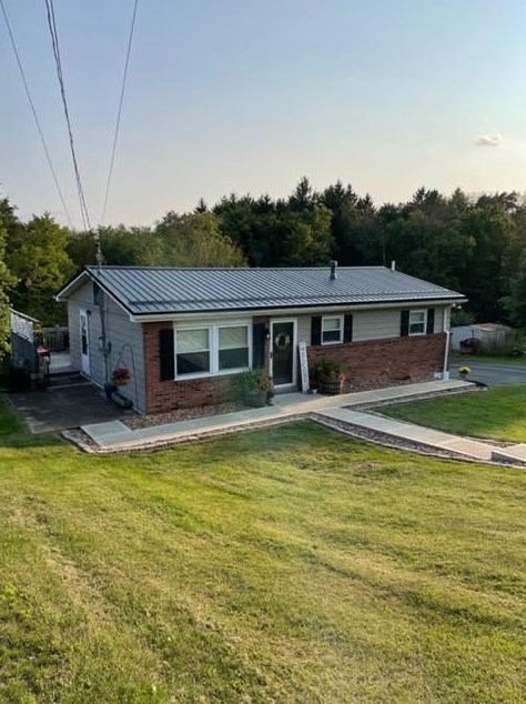 120 Fulton Dr, Valencia, PA 16059-2014