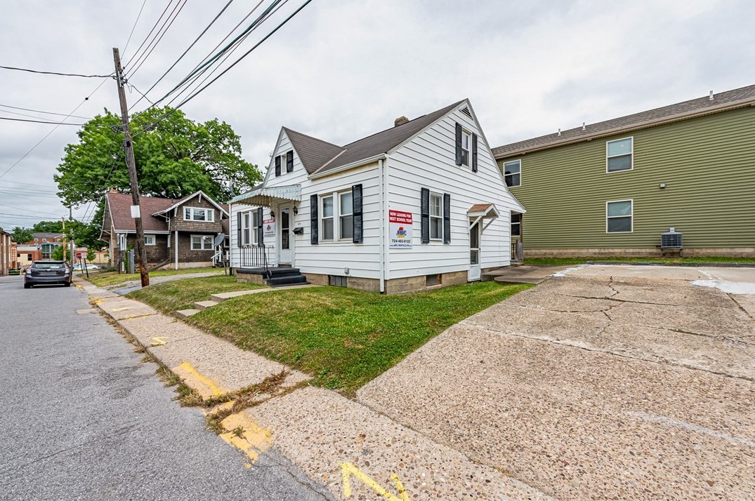 675 Washington St, Indiana PA  15701-3078 exterior