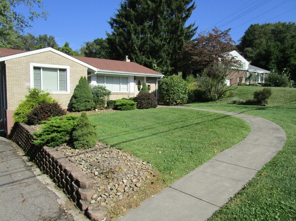 125 College Park Dr, Monroeville, PA 15146-1529