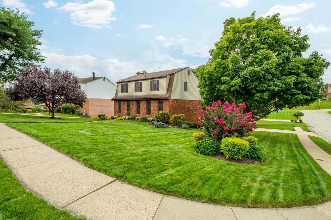 6450 Pickering Ct, Bethel Park, PA 15102-3036