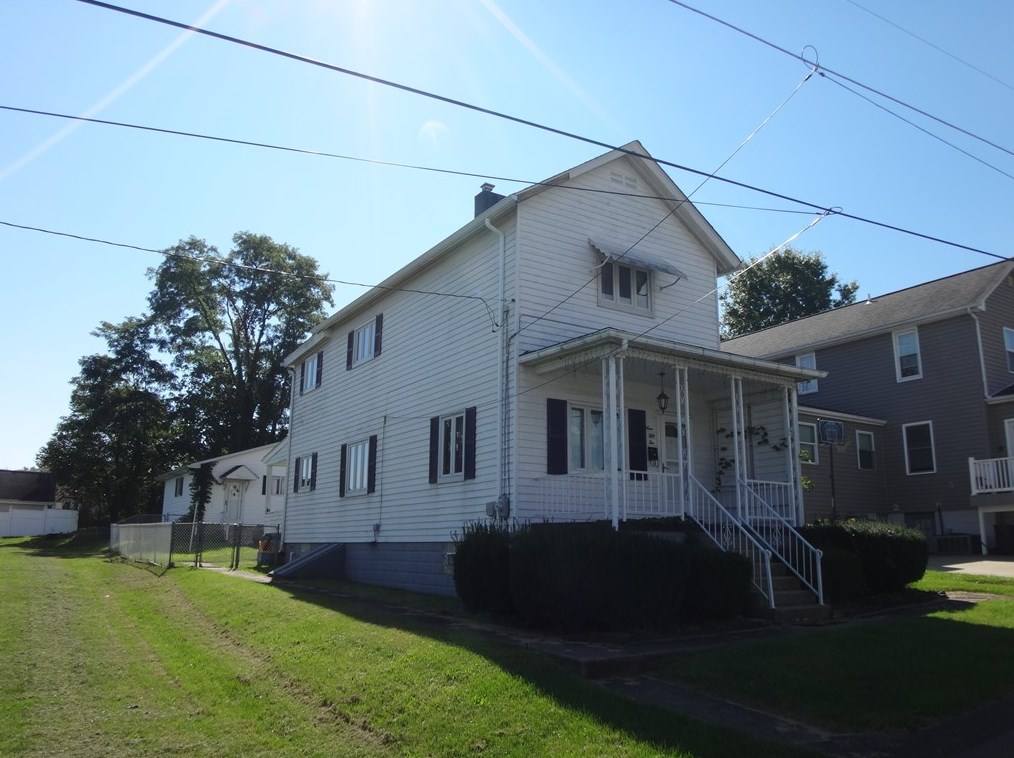 952 Park St, California, PA 15419-1444